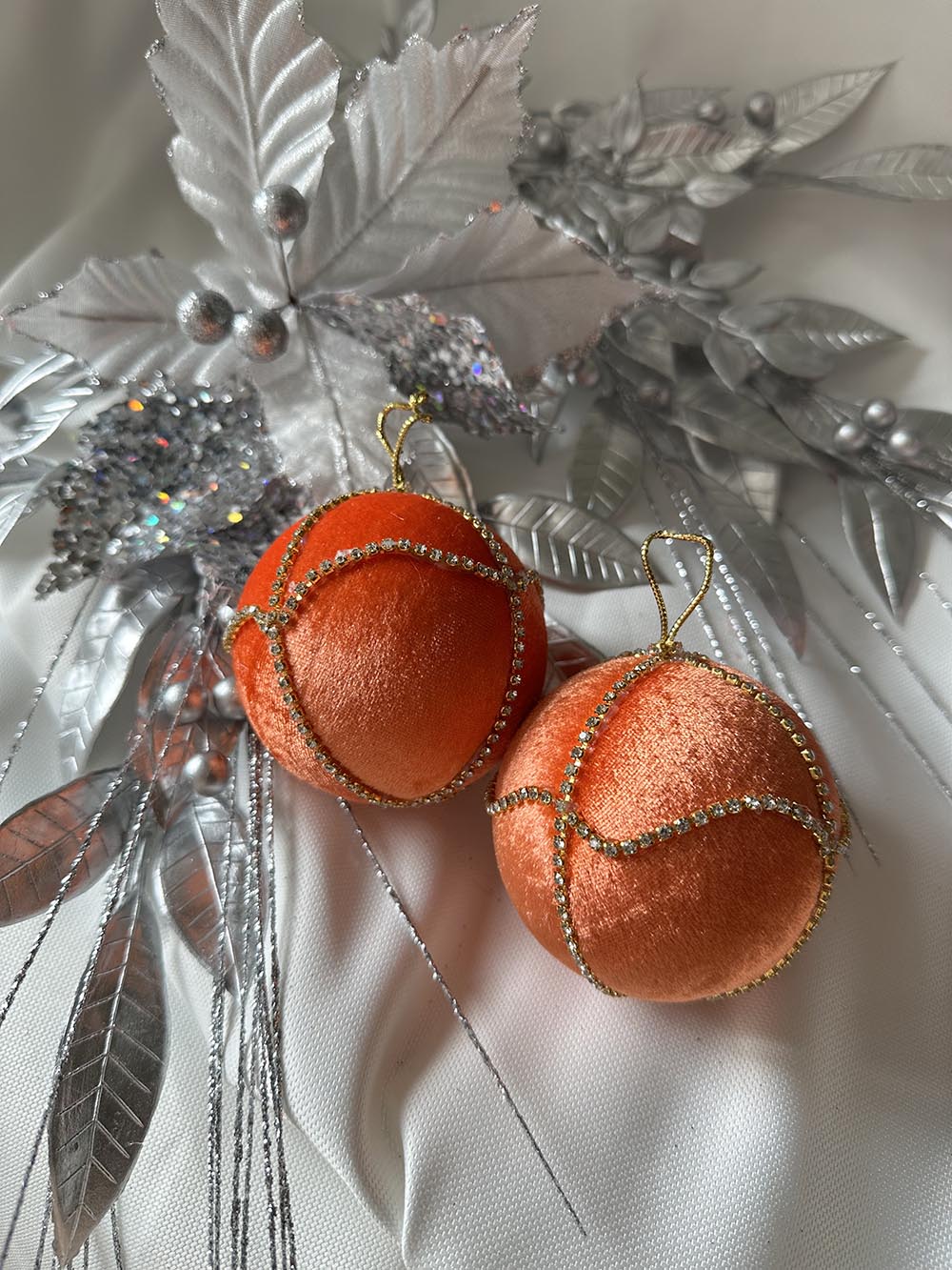 Turuncu  Çam Ağacı Süsü - 8 Cm Kadife Yılbaşı Çam Ağacı Topu