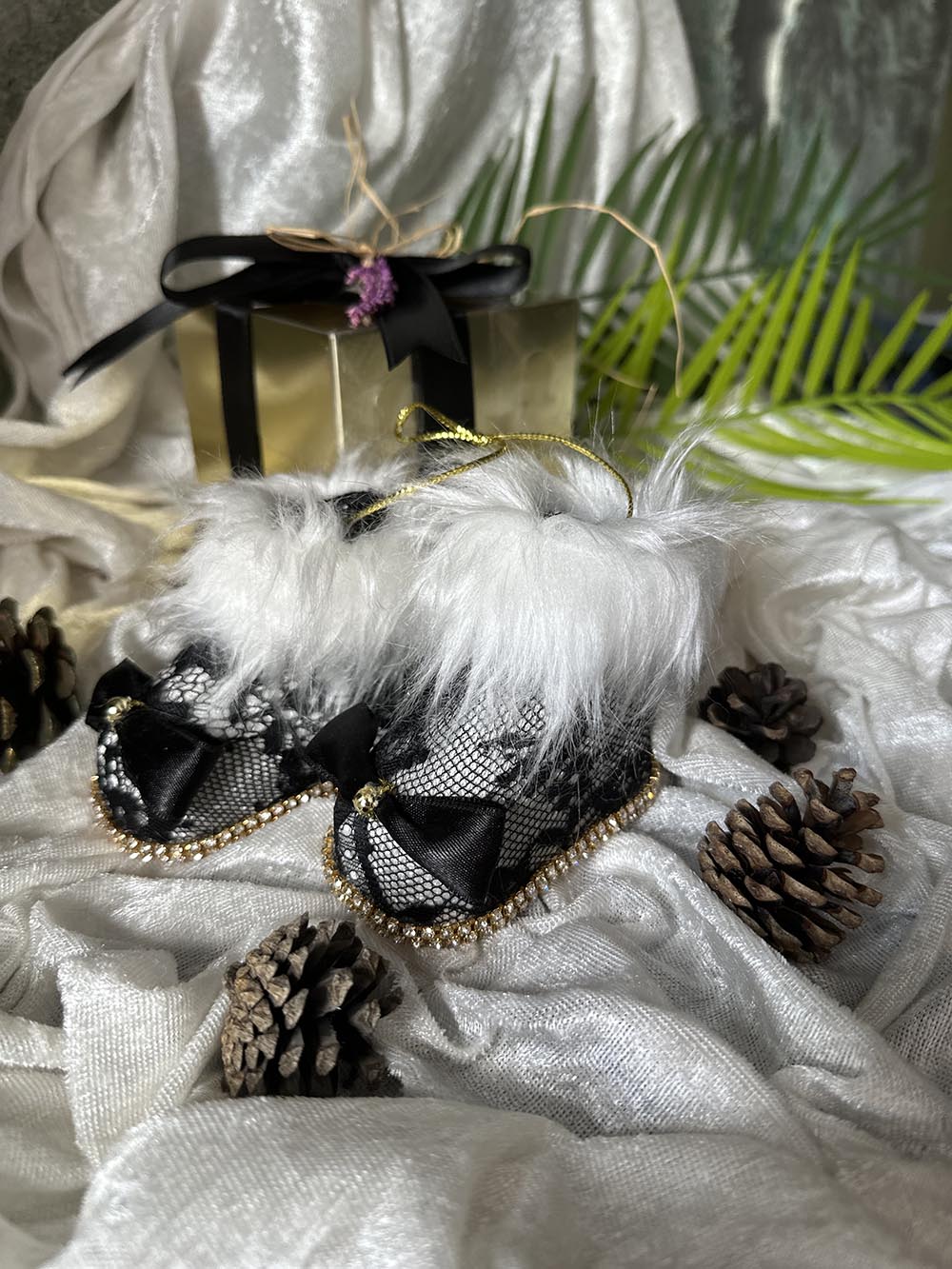 Yılbaşı Çam Ağacı Süsü Siyah Dantelli Patik