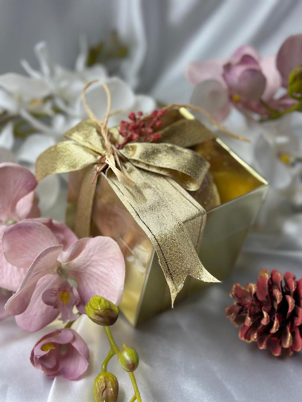 Siyah Kadın Figürlü Yılbaşı Çam Ağacı Topu