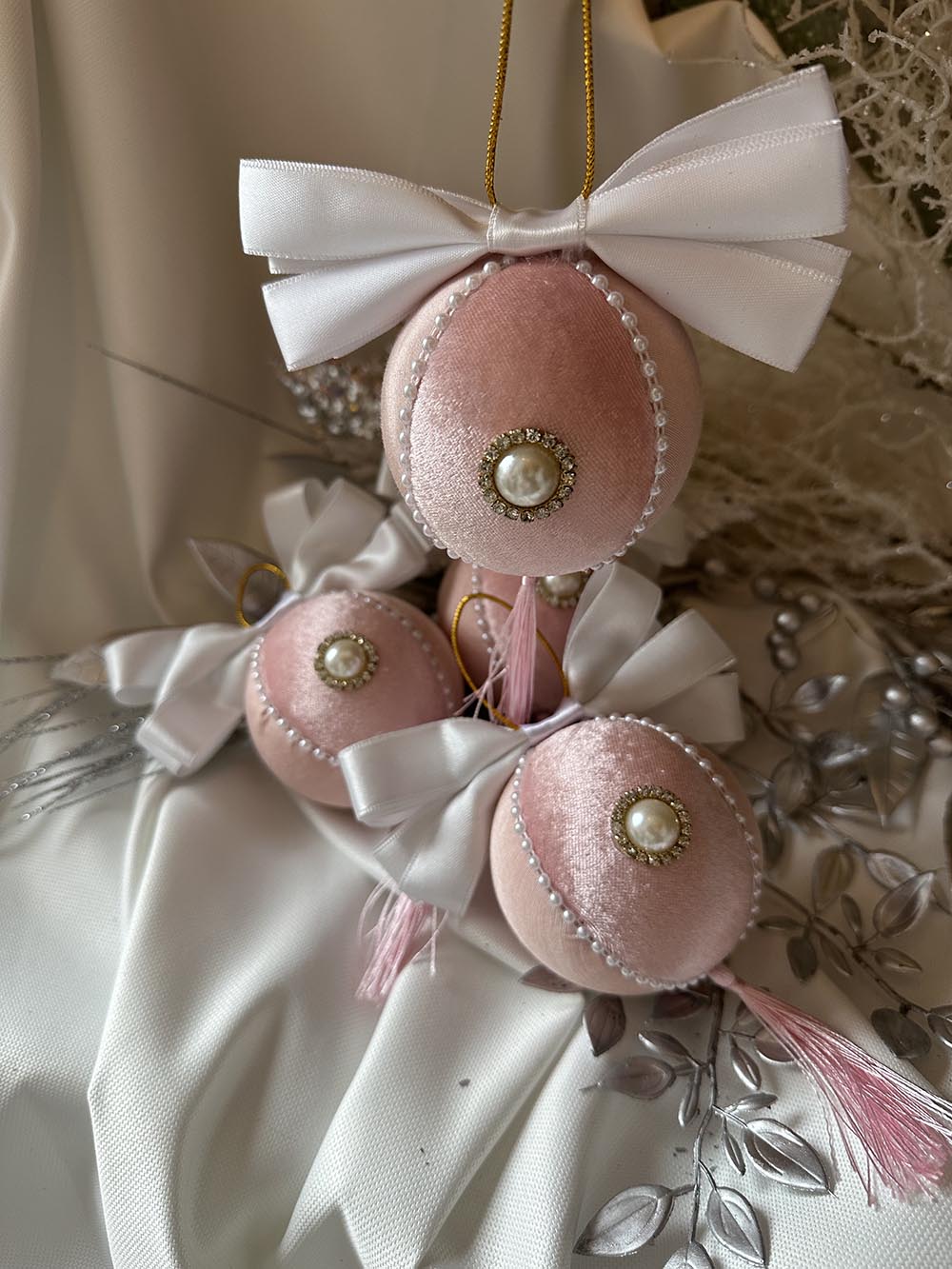 Pembe Taşlı Yılbaşı Çam Ağacı Topu