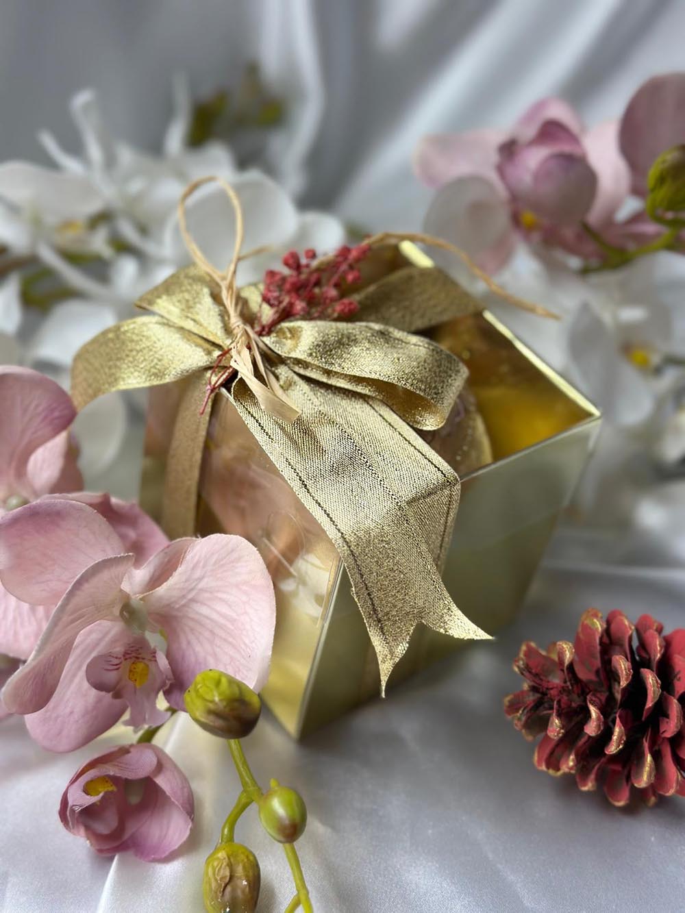 Pembe Taşlı Yılbaşı Çam Ağacı Topu