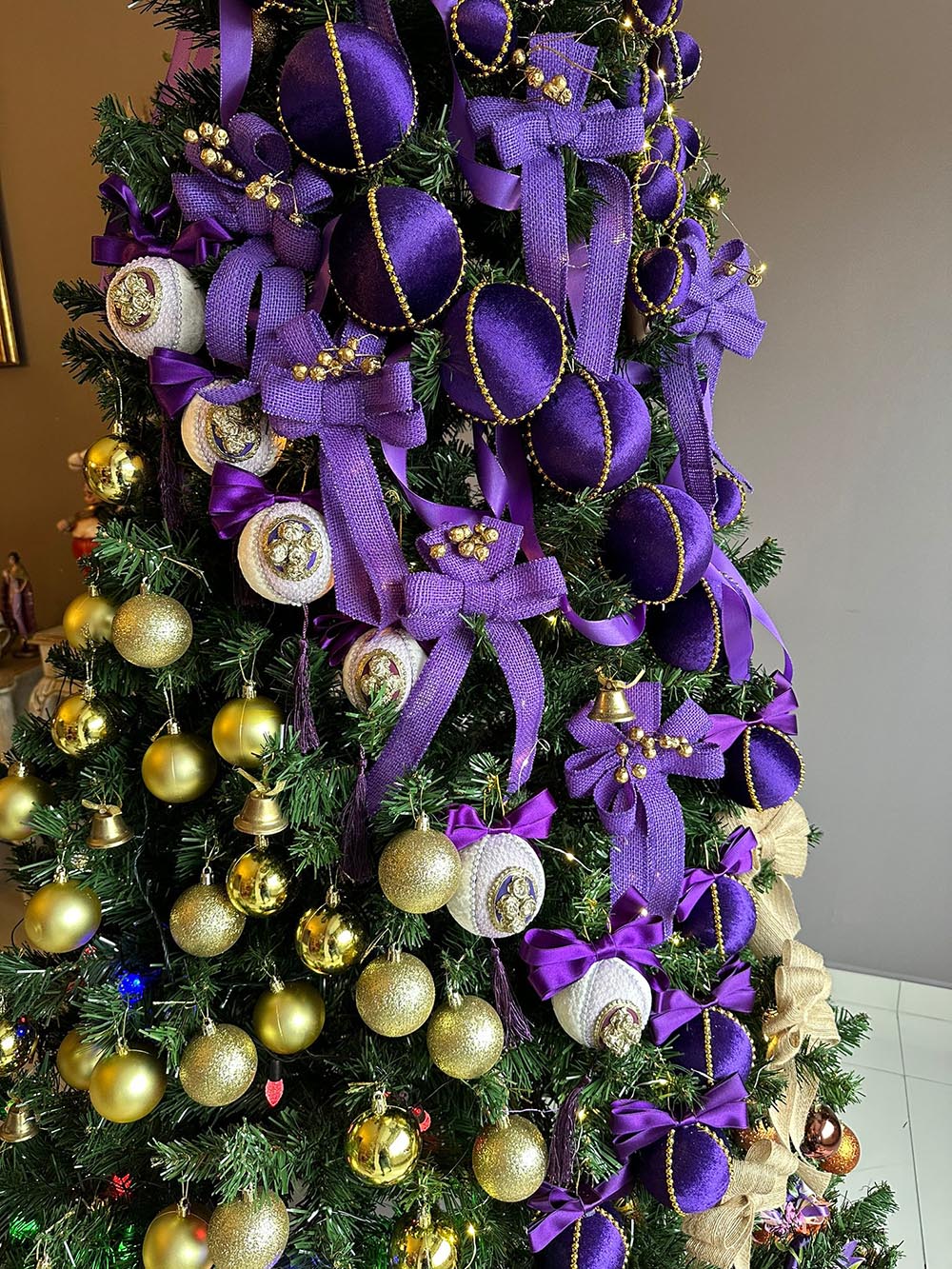 Mor Kadife  Çam Ağacı Süsü -  15 Cm Yılbaşı Çam Ağacı Topu