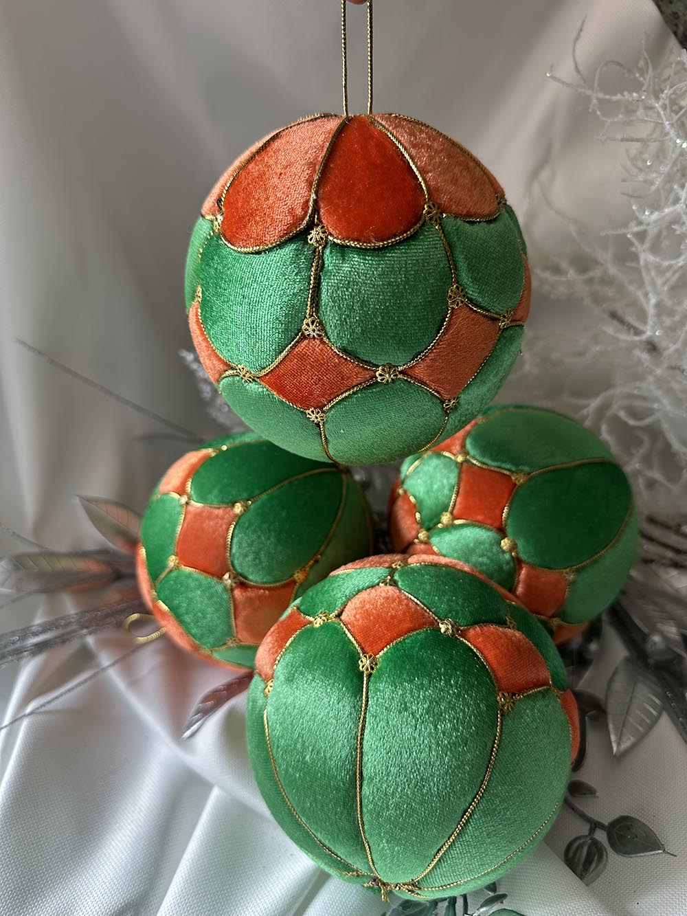 Yeşil Turuncu  Çam Ağacı Süsü - 17 Cm Etnik Yılbaşı Çam Ağacı Topu
