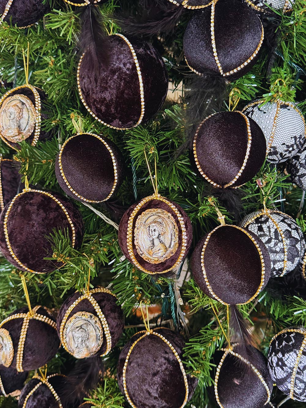 BLACK BEAUTY - YILBAŞI ÇAM AĞACI