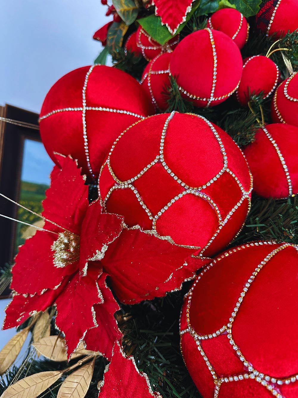 RED BALL - YILBAŞI ÇAM AĞACI